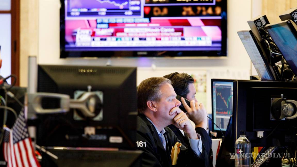 Dow Jones cae más de 500 puntos