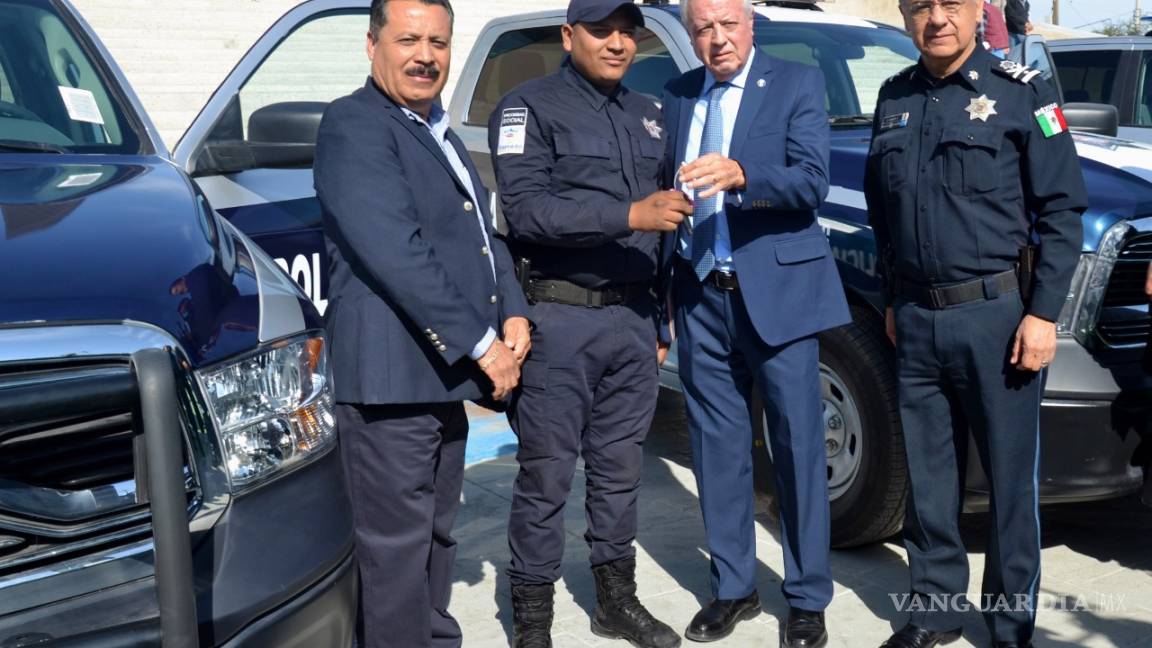 Jorge Zermeño entrega 35 patrullas nuevas a Torreón