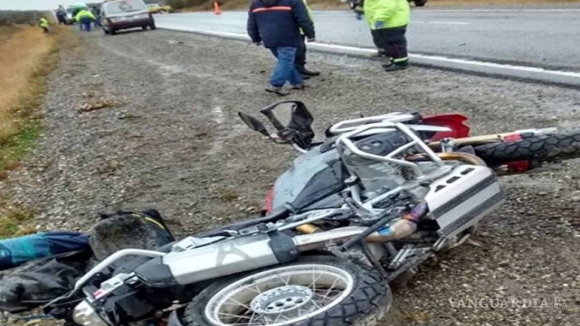 Fallece motociclista al estrellarse de frente contra camión de personal en Saltillo