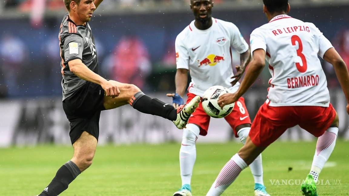 $!Alonso y Lahm se despiden celebrando el título 27 del Bayern