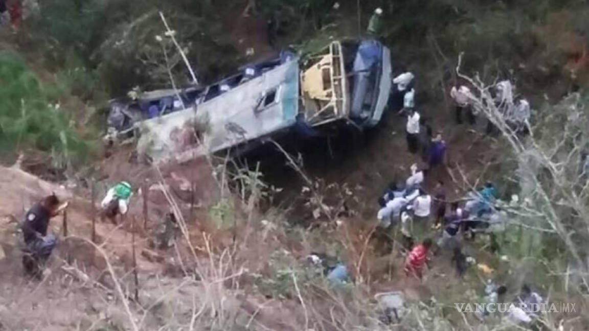 Sube a 18 cifra de muertos por volcadura de autobús en Chiapas