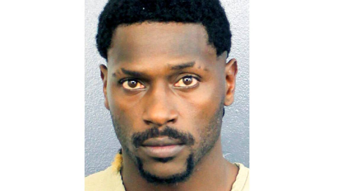 $!Liberan a Antonio Brown del arresto domiciliario