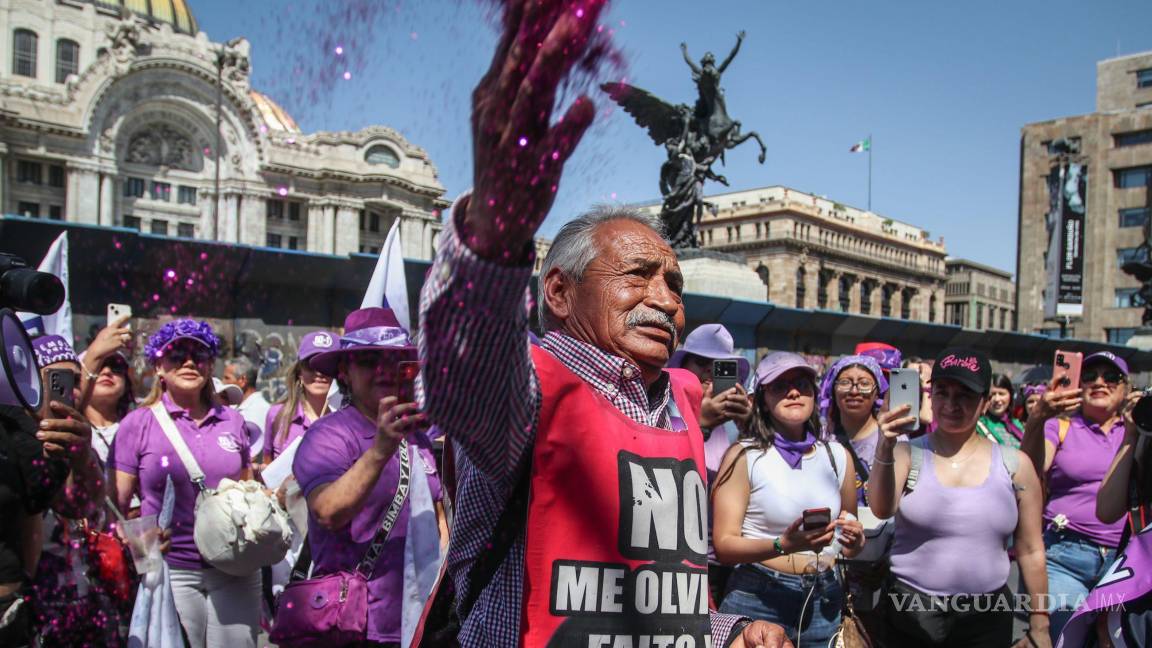 $!CIUDAD DE MÉXICO, 08MARZO2024.- Miles de mujeres marchan por las calles de las avenidas principles con dirección al Zócalo en el marco del día de la mujer. FOTO: ANDREA MURCIA /CUARTOSCURO.COM