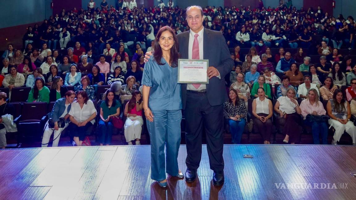 $!La presidenta honoraria del DIF Ramos Arizpe, Teresita Escalante Contreras, destacó la importancia de generar espacios que fortalezcan el desarrollo integral de las mujeres.