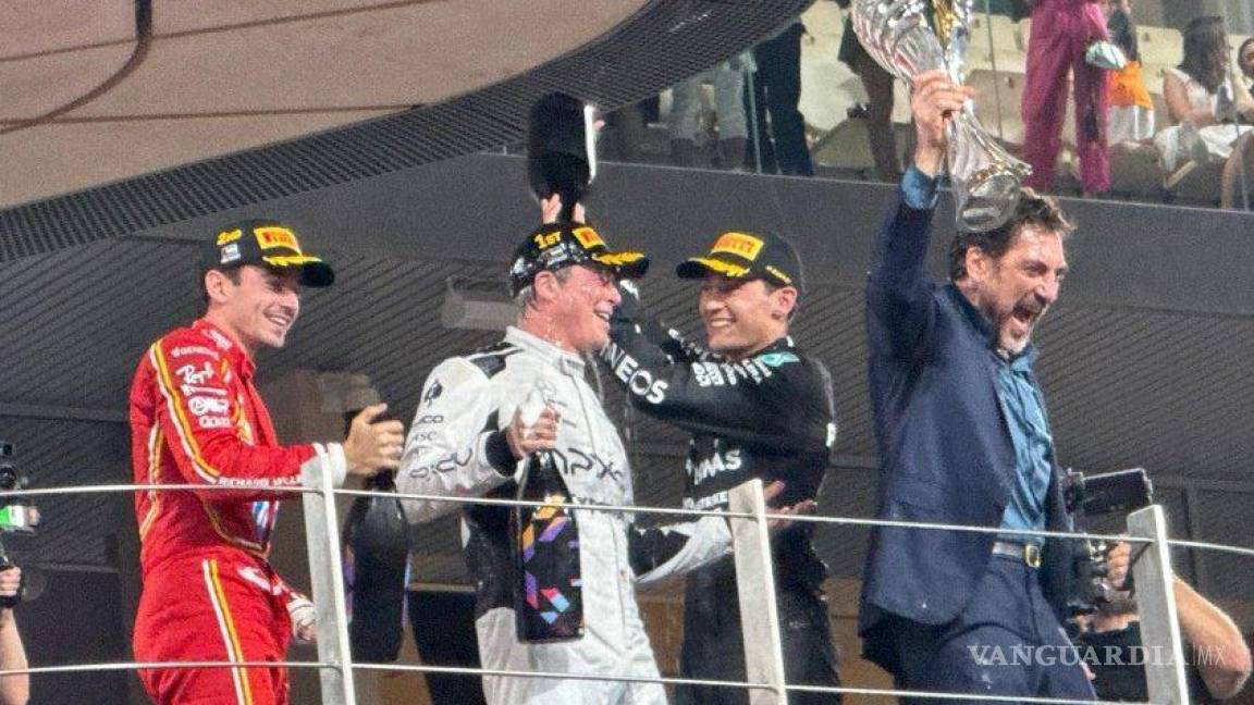 ¡Brad Pitt en el podio del GP de Abu Dhabi junto a Leclerc y Russell!