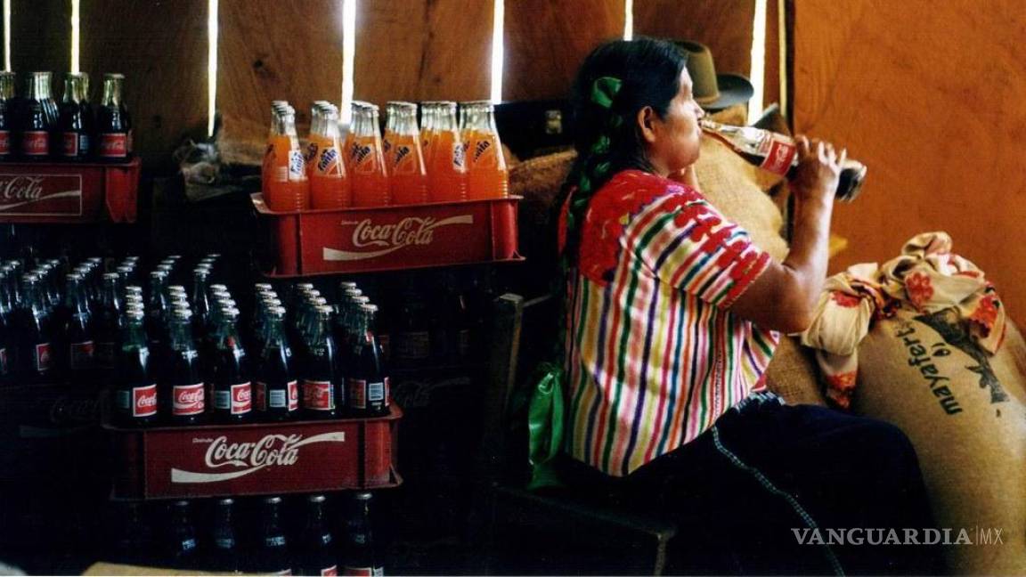 México, primer lugar en consumo de bebidas gasificadas en el mundo... ¡un mexicano toma en promedio 163 litros al año!