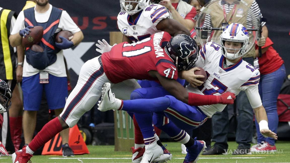 $!Joseph intercepta, corre y anota para darle la victoria a los Texans