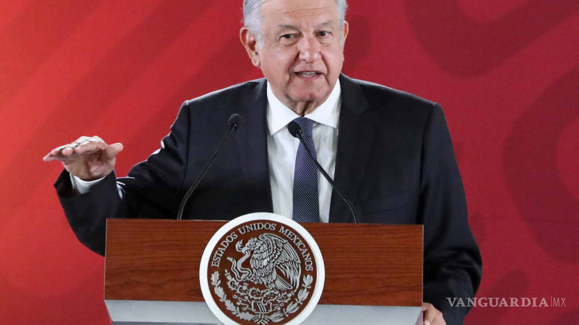 Pide AMLO cesar a tres funcionarios de Pemex por desvíos