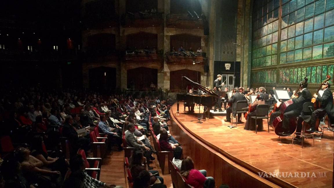 Sergio Vargas, el niño pianista de Torreón, es ovacionado en Bellas Artes