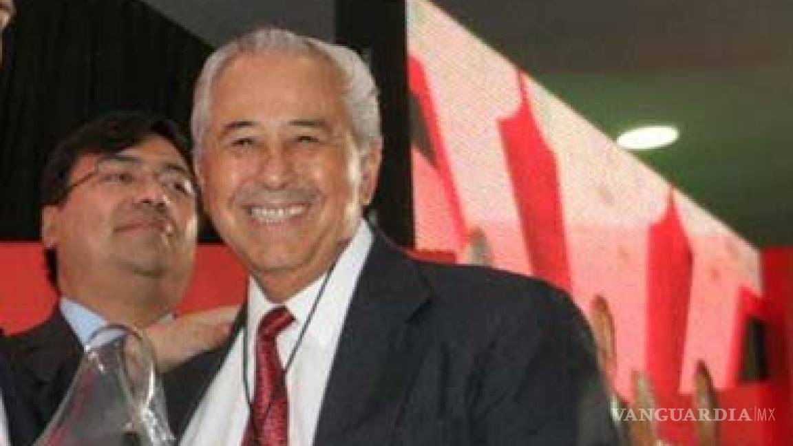 Fallece el periodista Carlos Robles Nava