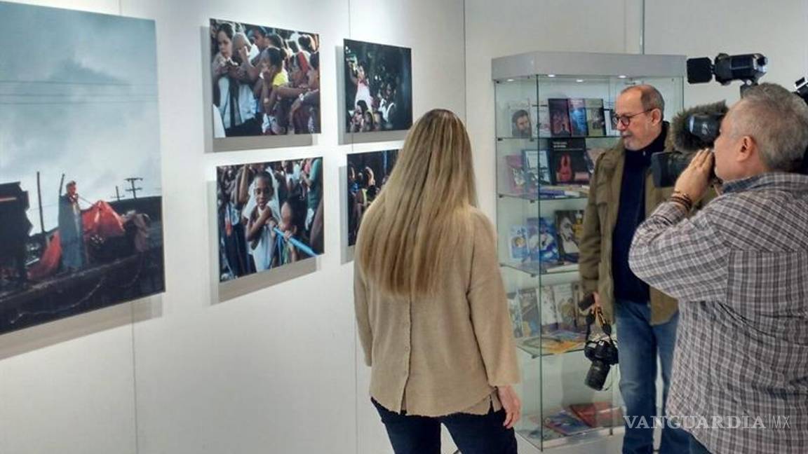 $!Cambia Silvio Rodríguez la guitarra por la foto