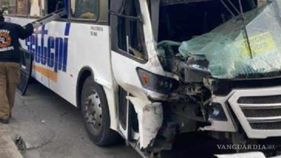 $!Choque de camiones en Guadalupe, Nuevo León, deja 15 heridos