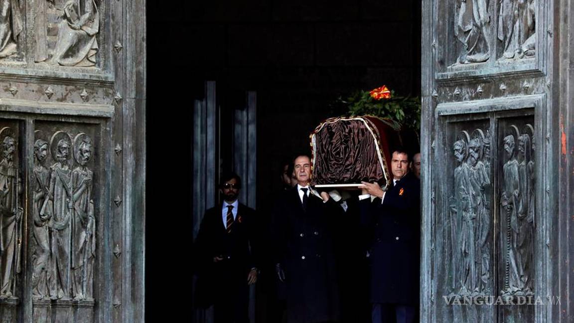 $!España da un paso histórico sacando al dictador Francisco Franco de su mausoleo