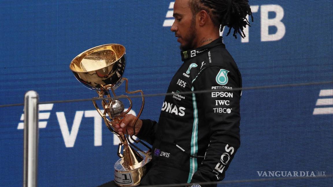$!Lewis Hamilton de la escudería Mercedes conquista el circuito de Sochi en su victoria número 100