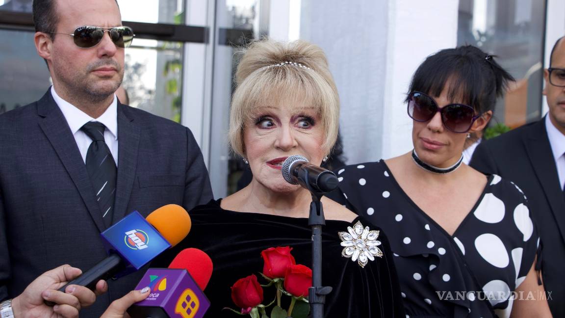 $!FOTOGALERÍA: Palacio de Bellas Artes rinde tributo al príncipe de la canción José José