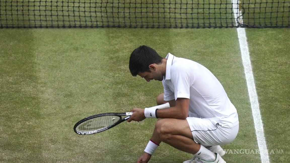La razón por la que Djokovic celebró comiendo pasto en Wimbledon