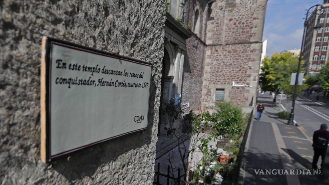 $!Vista de una nomenclatura en la fachada de la iglesia de la Inmaculada Concepción donde permanecen los restos de Hernán Cortés en la Ciudad de México (México). EFE/ Mario Guzmán