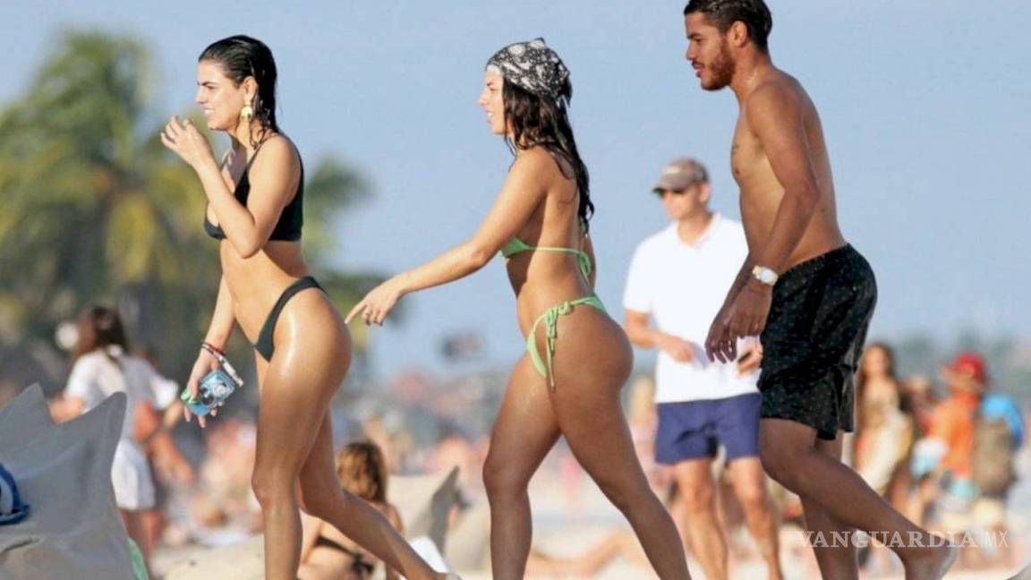 $!Captan de vacaciones a Jona dos Santos en Cancún con dos mujeres
