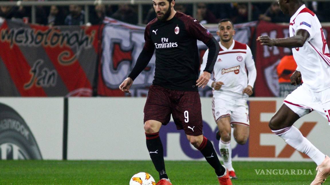 $!'Il Diavolo' se quema en el 'Infierno Griego': el AC Milan no sale de su crisis y es eliminado por el Olympiacos en la Europa League