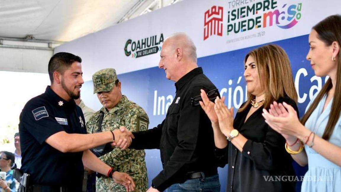$!Autoridades municipales y ciudadanos celebran la apertura de un nuevo espacio de vigilancia comunitaria.