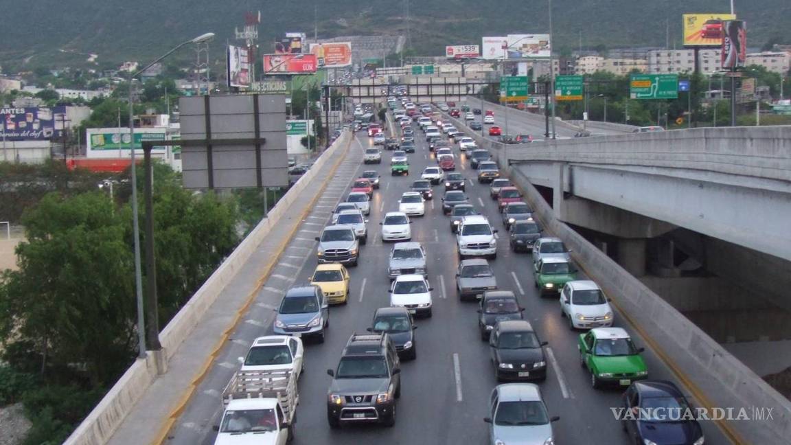 Monterrey en top 10 mundial de embotellamientos; regios pasan 116 horas al año en su vehículo