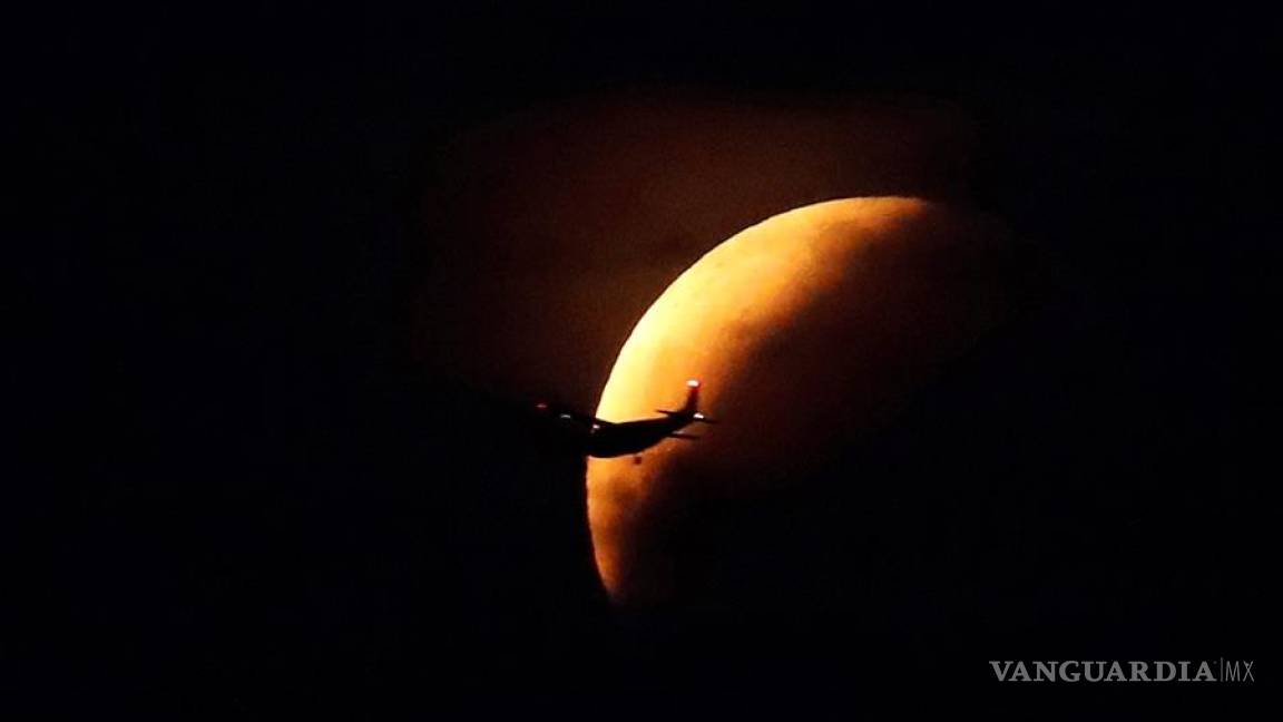 Imágenes de la asombrosa Superluna de sangre que coincide con un eclipse lunar