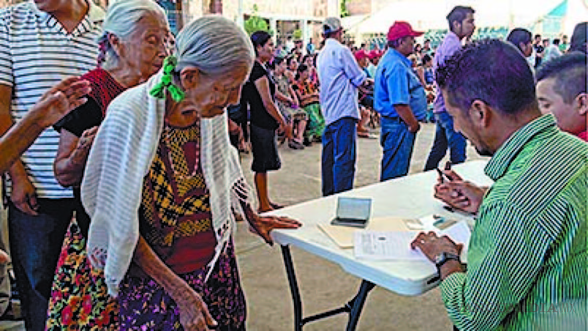 Mujeres votan por primera vez en Oaxaca