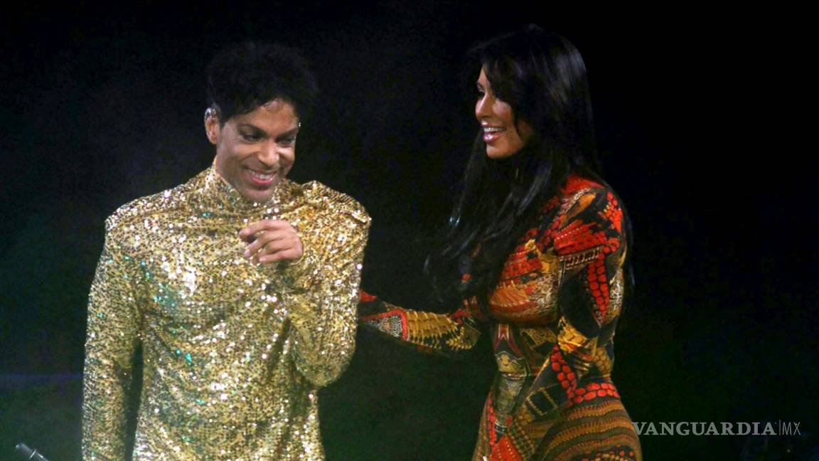 $!El día que Prince corrió a Kim Kardashian del escenario