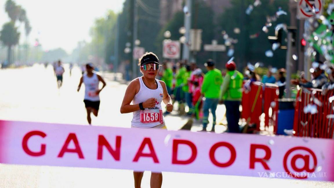 $!Participantes de la carrera mostraron su solidaridad en “Yo corro por ellas”, simbolizando la unidad hacia las mujeres.