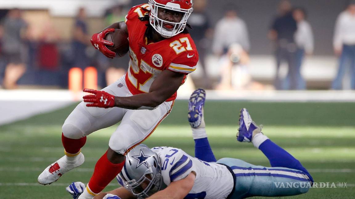 $!El corredor estelar de los favoritos para el Super Bowl, Chiefs de Kansas City, está envuelto en una violenta agresión