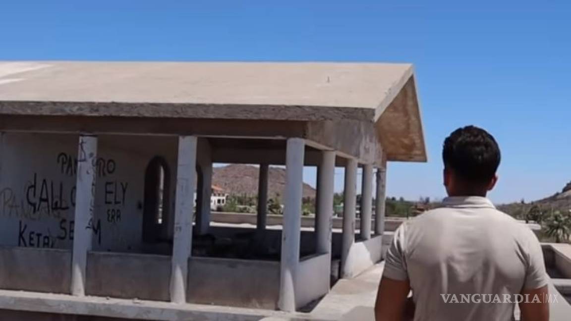 $!Esto encontró un 'youtuber' en la casa de Amado Carrillo antes de su demolición