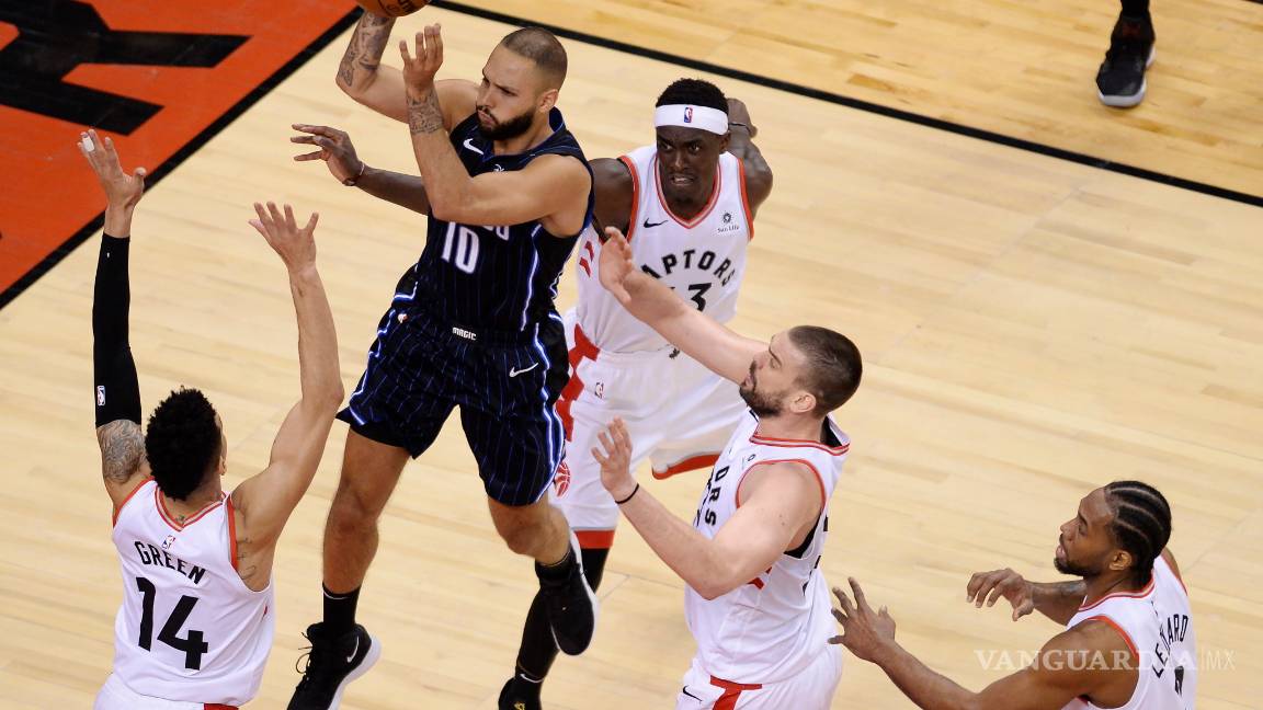 $!Kawhi Leonard comanda el empate en la serie entre Raptors y el Magic