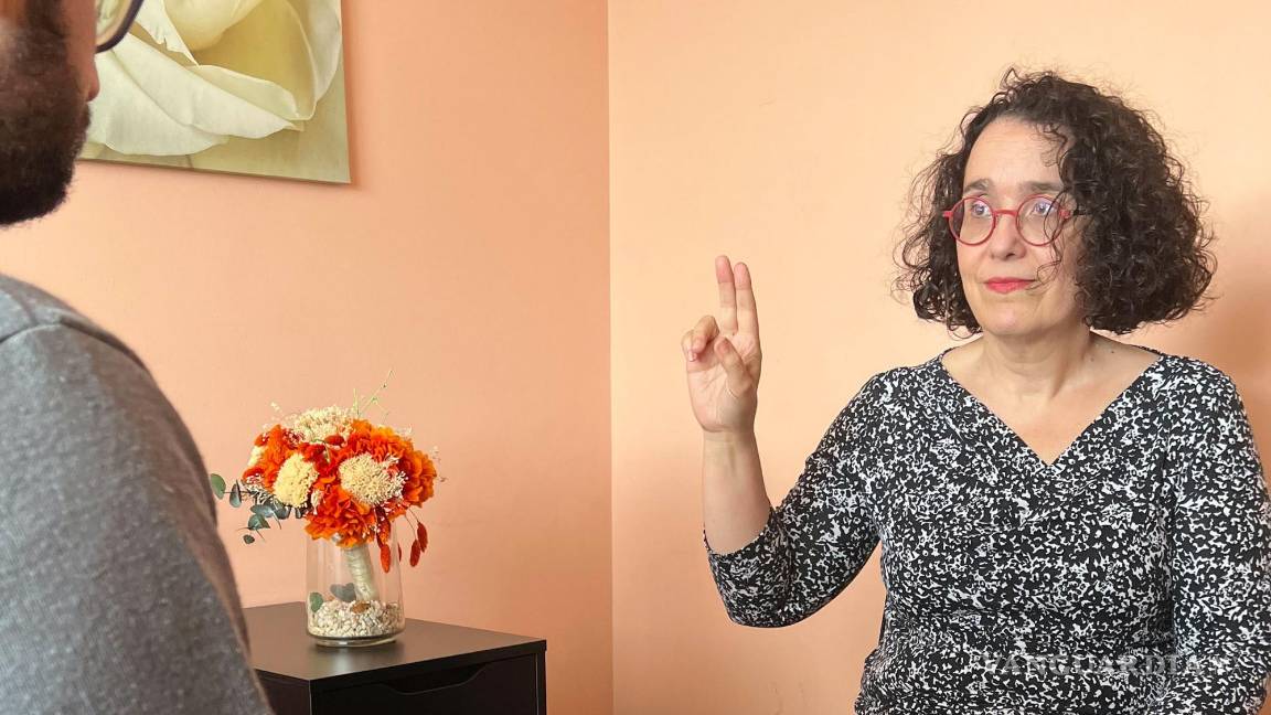 $!Anabel González, presidenta de EMDR España, durante una sesión de terapia.