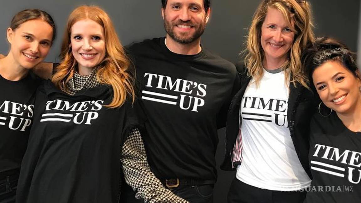 $!Se burlan de Emma Watson por falta de ortografía en tatuaje y ella les calla la boca