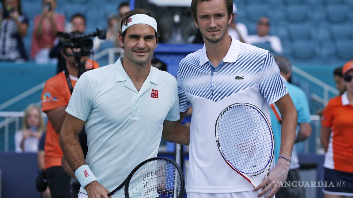 Roger Federer alcanza los Cuartos de Final de Miami tras una caótica espera