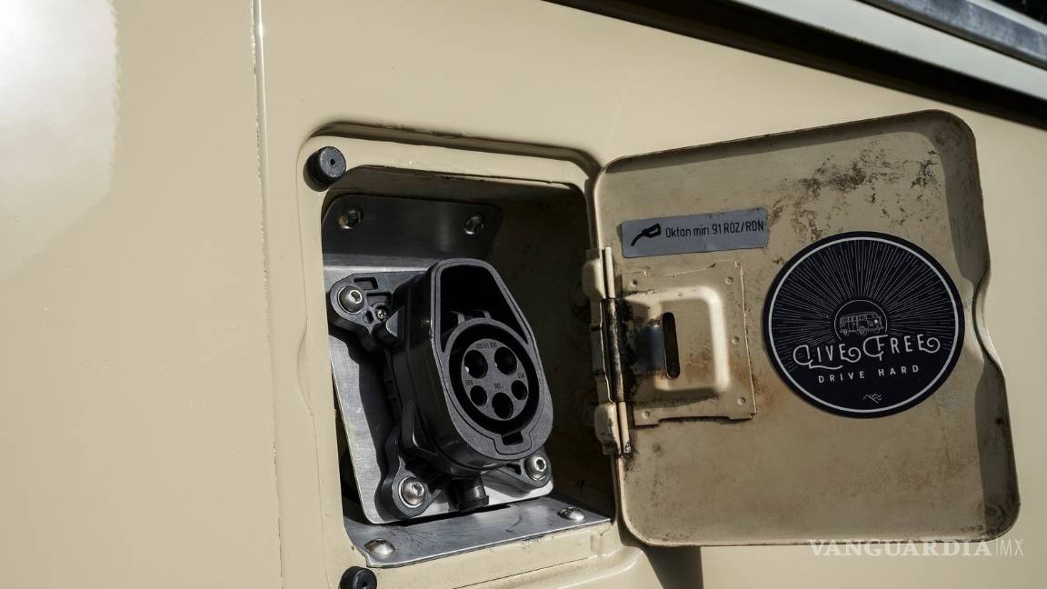 $!Primero fue un Vocho eléctrico, ahora lanzan una Combi de Volkswagen 'de pila'