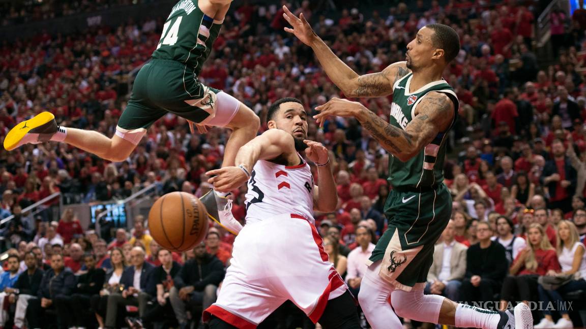 $!Kawhi Leonard vuelve al 'ruedo' y lleva a los Raptors a acercarse en la serie ante Bucks