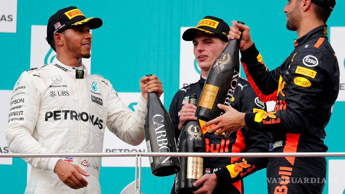 $!Verstappen, de Red Bull, celebra su cumpleaños ganando el GP en Malasia