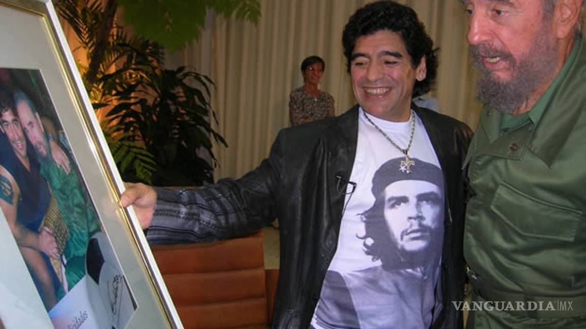 $!"Fue como mi segundo padre": Maradona llora la muerte de Fidel Castro