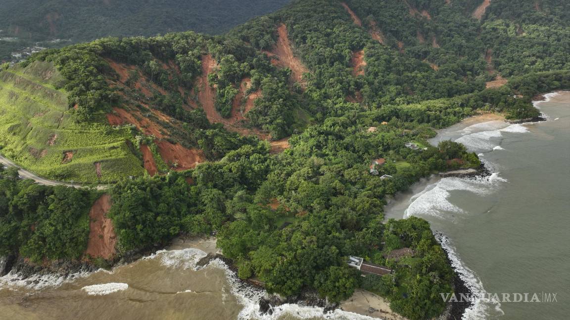 Suman 44 muertos y decenas de desaparecidos por diluvio en Brasil