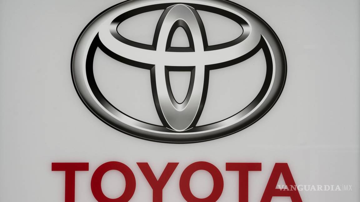 Toyota, de ser pionera de los autos híbridos, enfrenta dificultades para dominar el mercado de los autos eléctricos