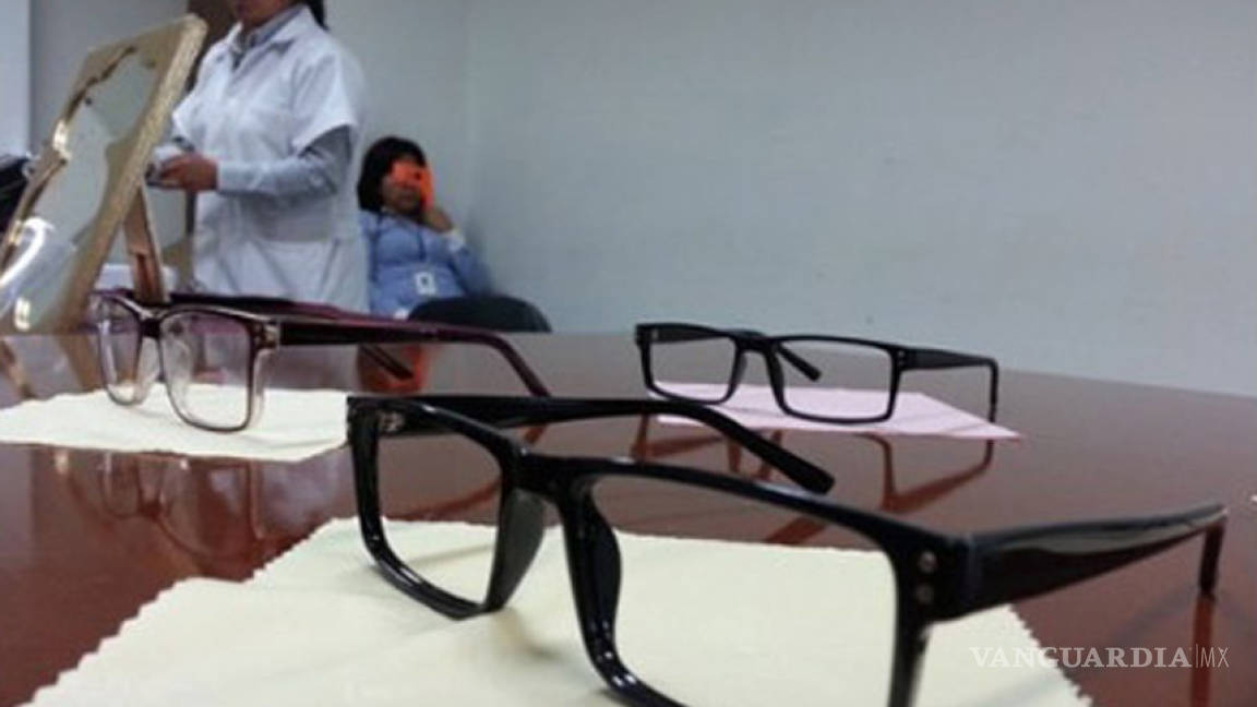 Con 18 gramos de PET, logran mexicanos fabricar exitosos armazones ópticos para débiles visuales