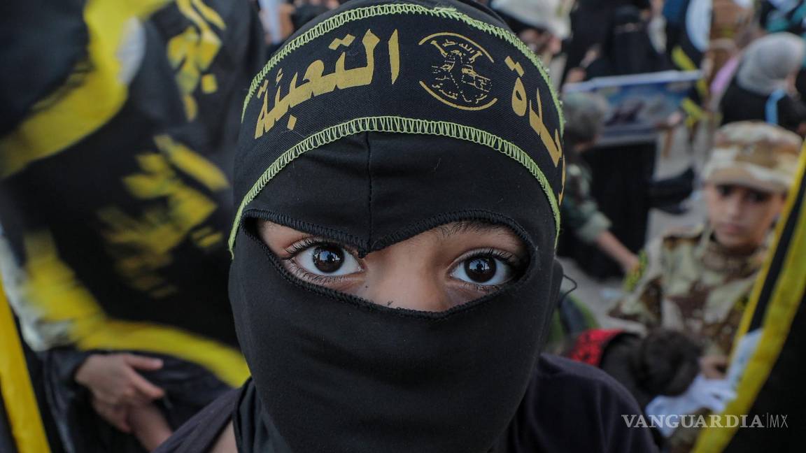 $!Un niño palestino asiste a la manifestación del movimiento Jihad Islámica que conmemora el 36º aniversario de la fundación del movimiento en Gaza.