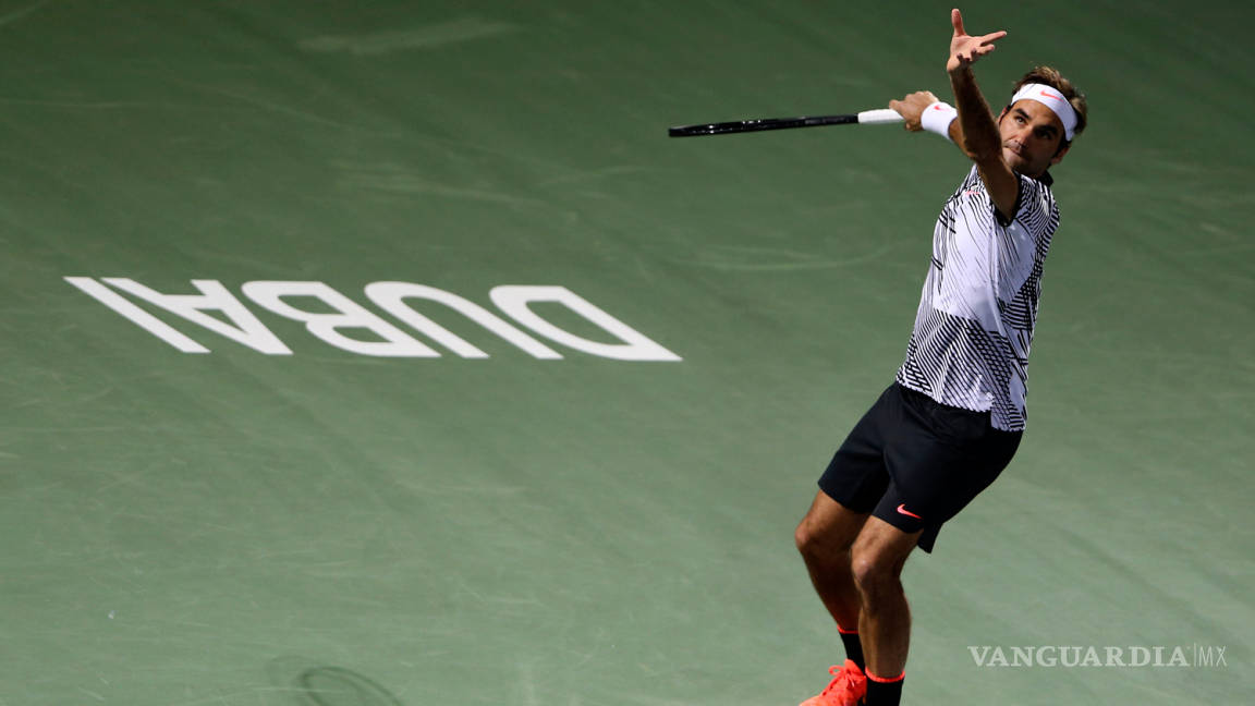 Federer supera sin problemas la primera ronda en Dubai