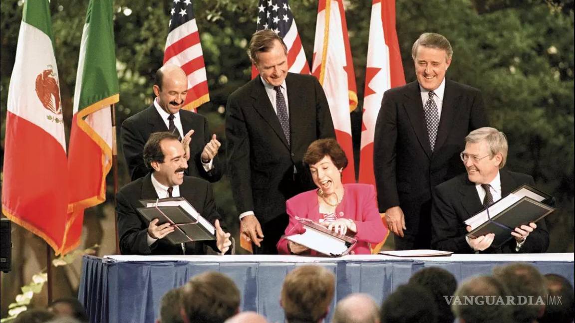 $!La firma del TLCAN, en 1994, fue la gran apertura del país al mundo.