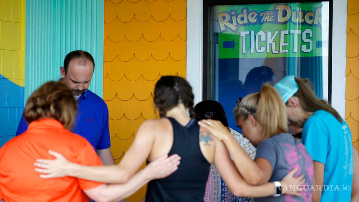 $!Al menos 17 muertos al hundirse barco turístico en Missouri