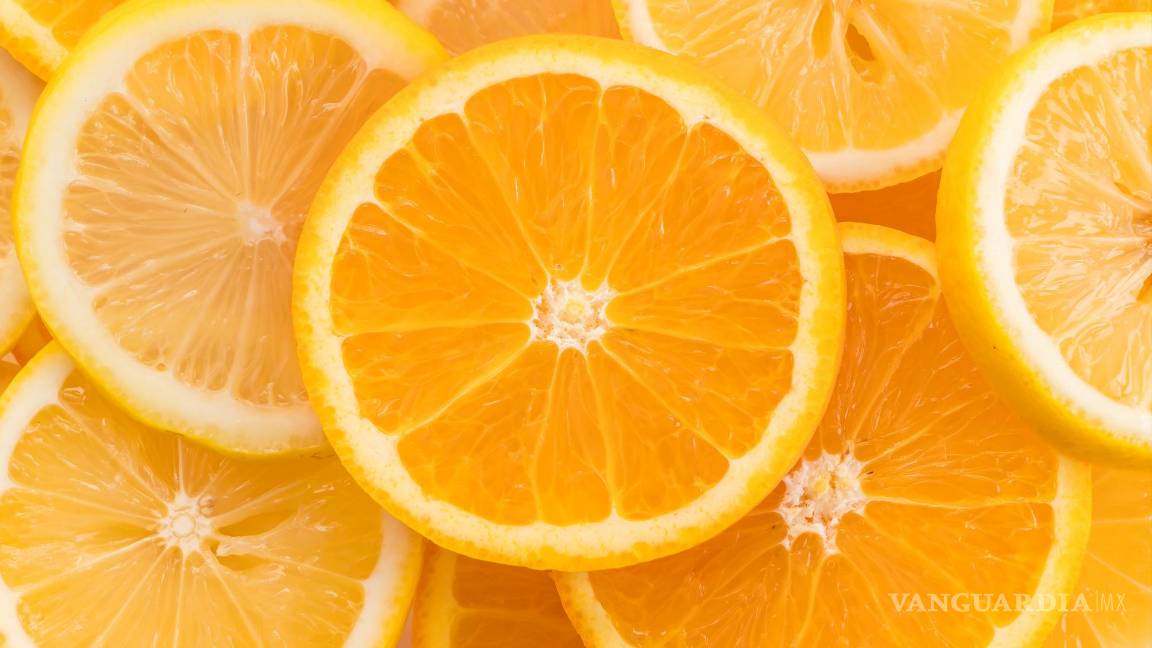 $!Frota la cáscara de naranja sobre grifos y electrodomésticos de metal para eliminar las manchas de agua.