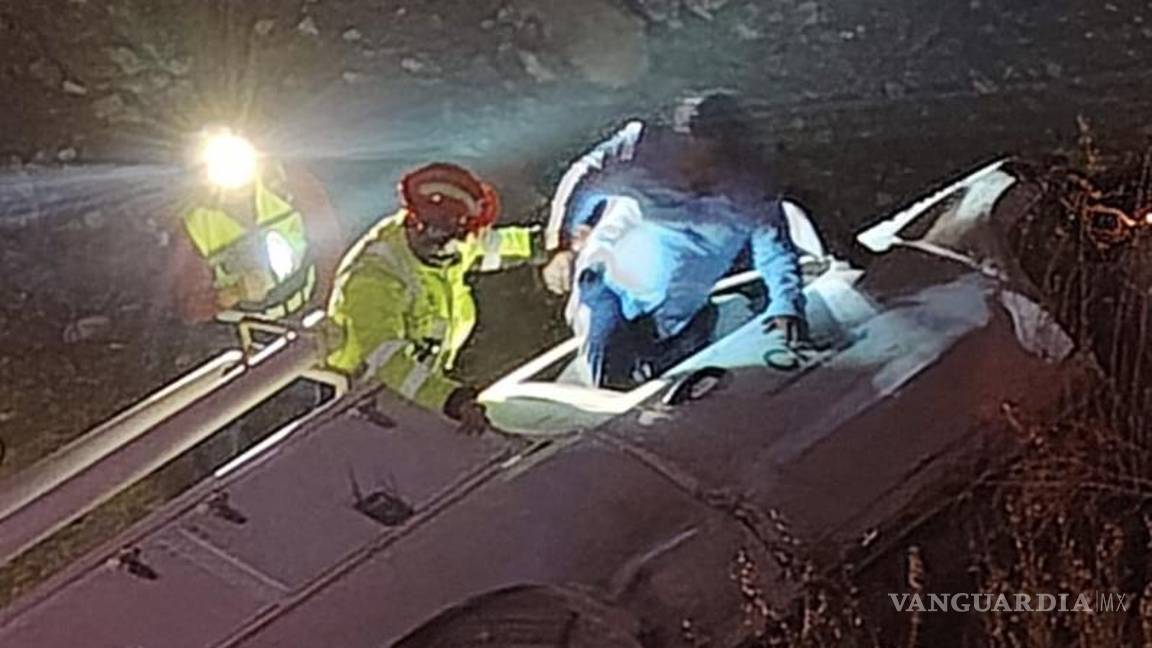 $!Bomberos de Ramos Arizpe acudieron al lugar para atender el reporte durante la madrugada.