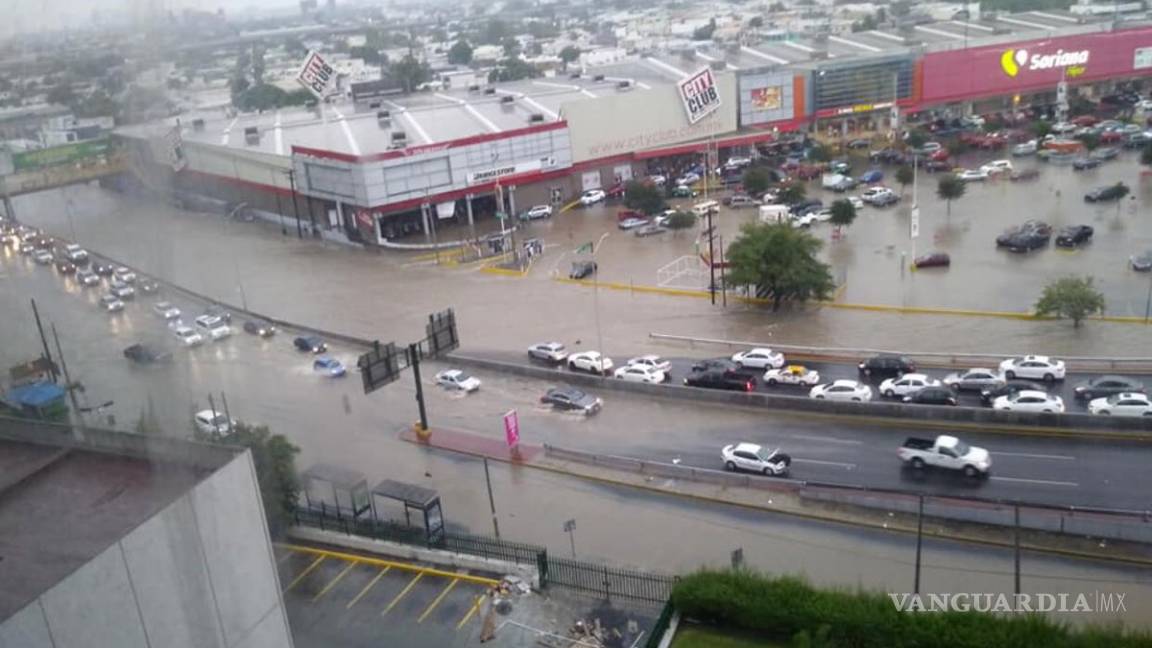 Tromba causa apagones, inundaciones y caos en Nuevo León