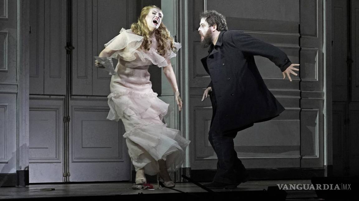 Un “Hamlet” renovado abre la nueva temporada en la Ópera Metropolitana de Nueva York